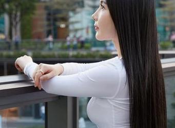 蜜桃社 – 青涩年华？小魔女lily带你开启福利图集的新视角