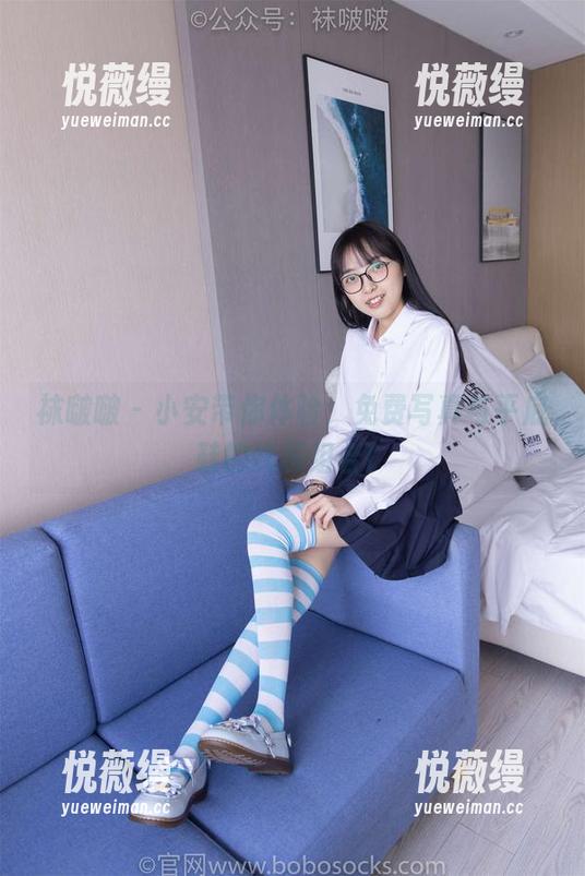 袜啵啵 - 小安带你体验，免费写真与平底鞋的终极组合！