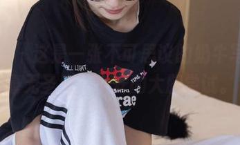 袜啵啵 – 这是一张不可思议的奶牛写真，毫无圣光，小安的大胆尝试。