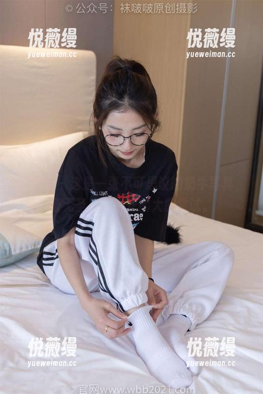 袜啵啵 - 这是一张不可思议的奶牛写真，毫无圣光，小安的大胆尝试。