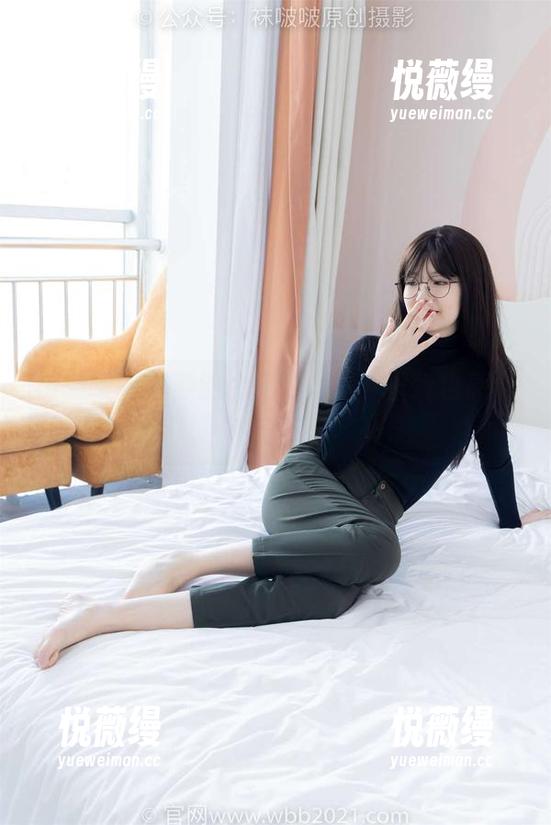 袜啵啵 - 熊熊的比基尼写真，壁纸也感到被宠坏啦