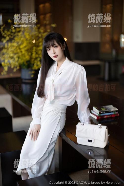 语画界 - 想要免费图包吗？雅雯的自拍可能让你心痒痒