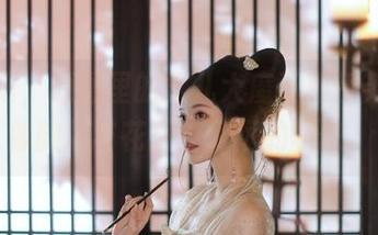 其实吧，原图里的露儿大魔王和伊芙琳就像微风与花香，永远的相依。