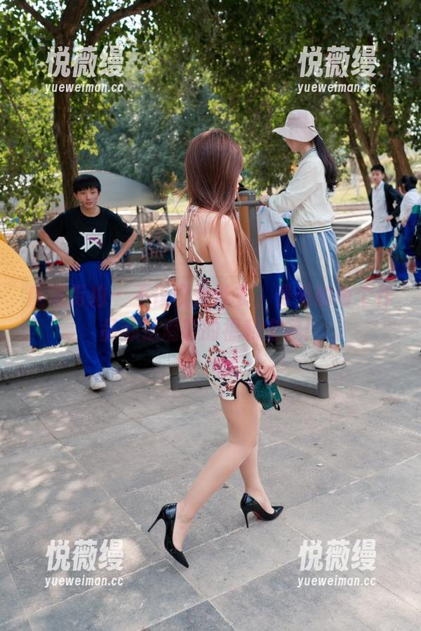 魔镜街拍 - 不仅仅是泳衣，曼曼的每个作品都是潜藏的福利宝藏！