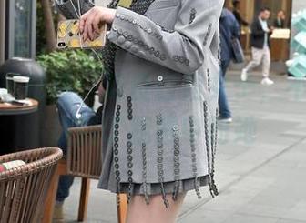 魔镜街拍精选：这位白裙女子，不小心捕捉到了我眼中的她