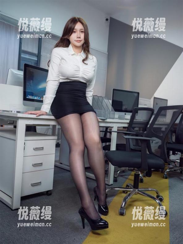 短裙与麻花麻花酱，想要个美图资源还不容易，得拼运气了！